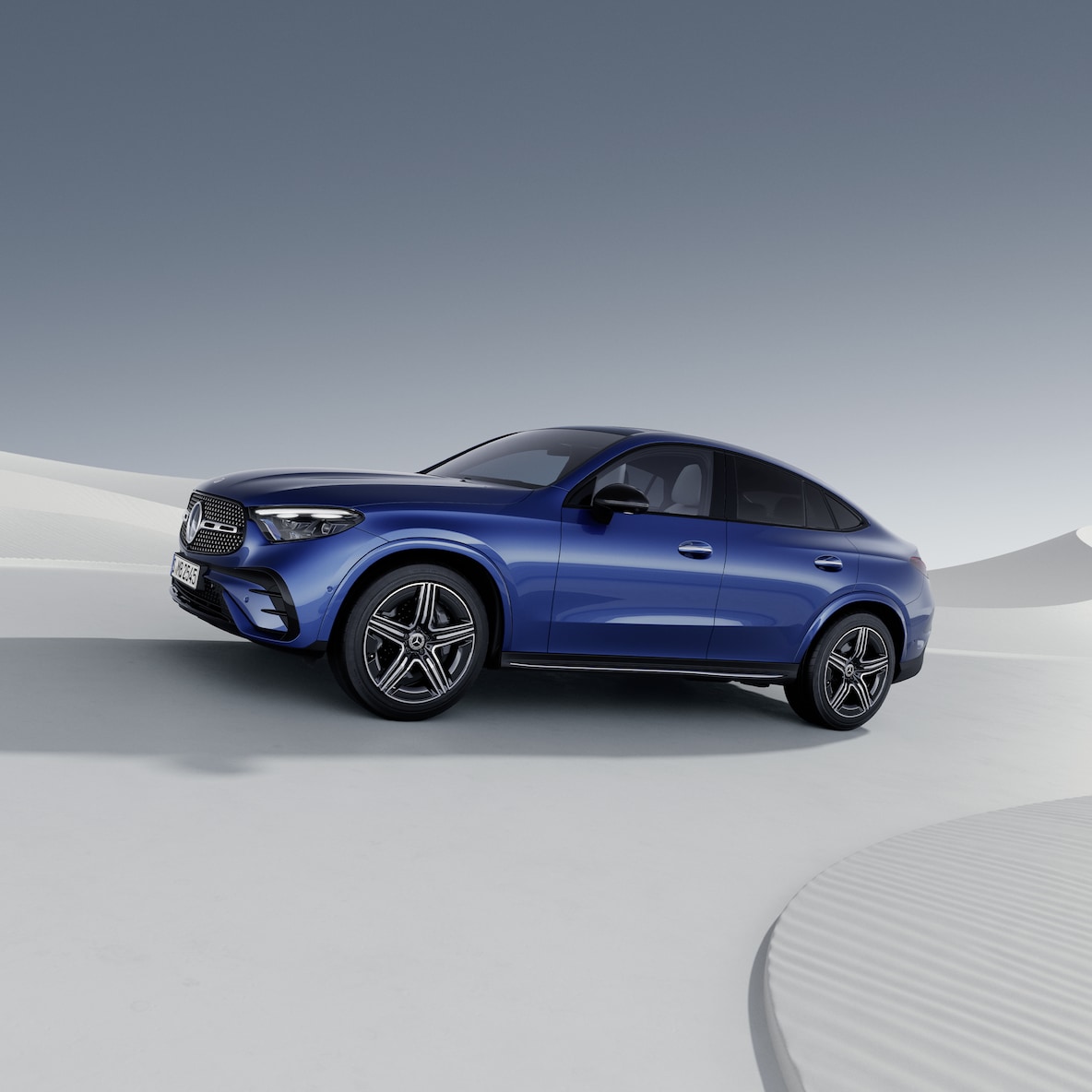 Mercedes-Benz GLC Coupé sedd snett framifrån.