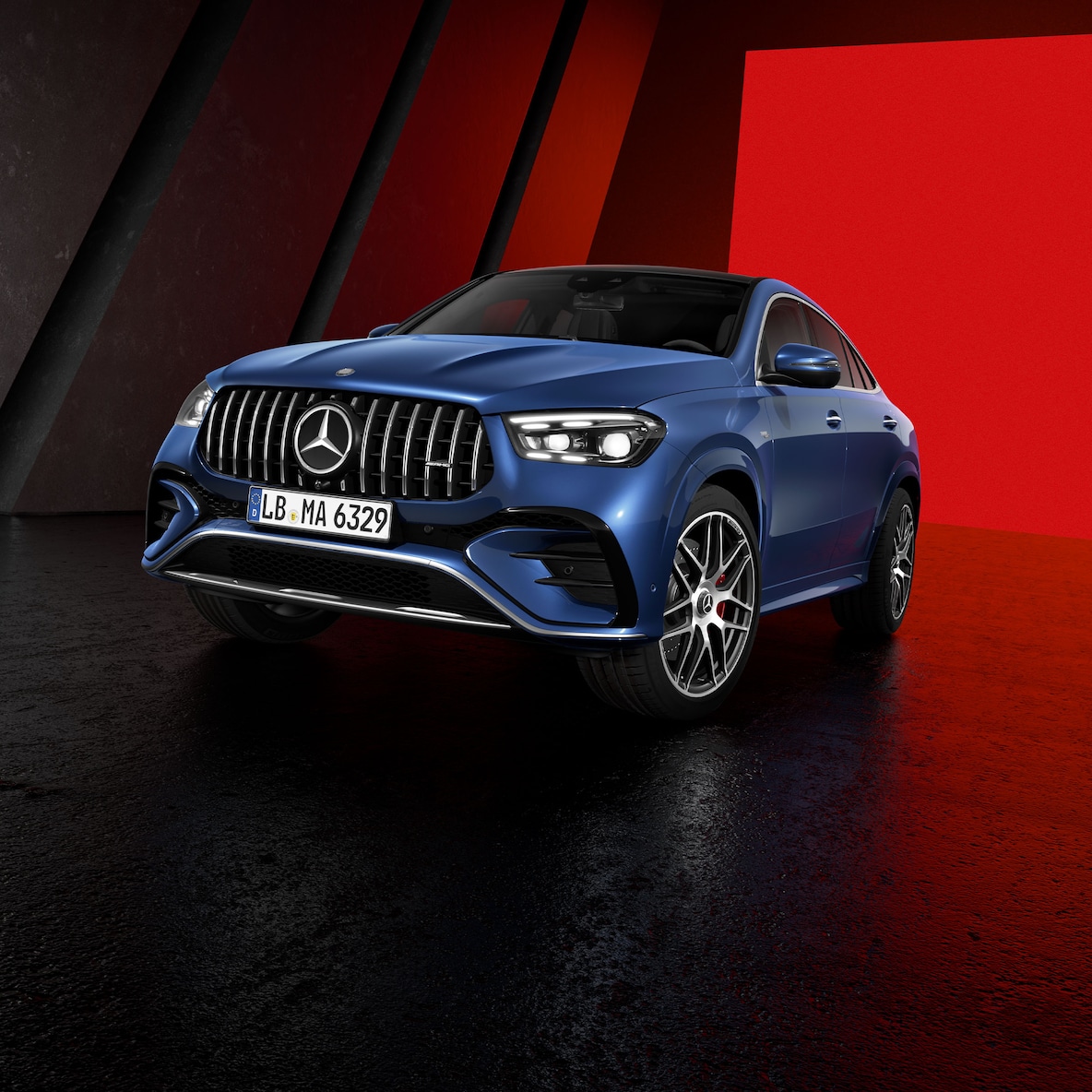 Frontal sidovy av GLE Coupé från Mercedes-AMG.