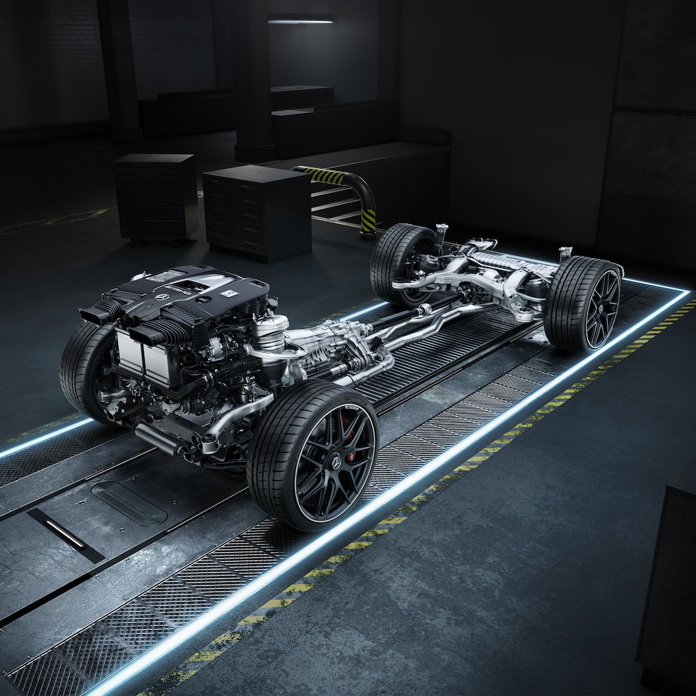 Ännu en dynamisk vy av en Mercedes-AMG GLE Coupé (körbild).