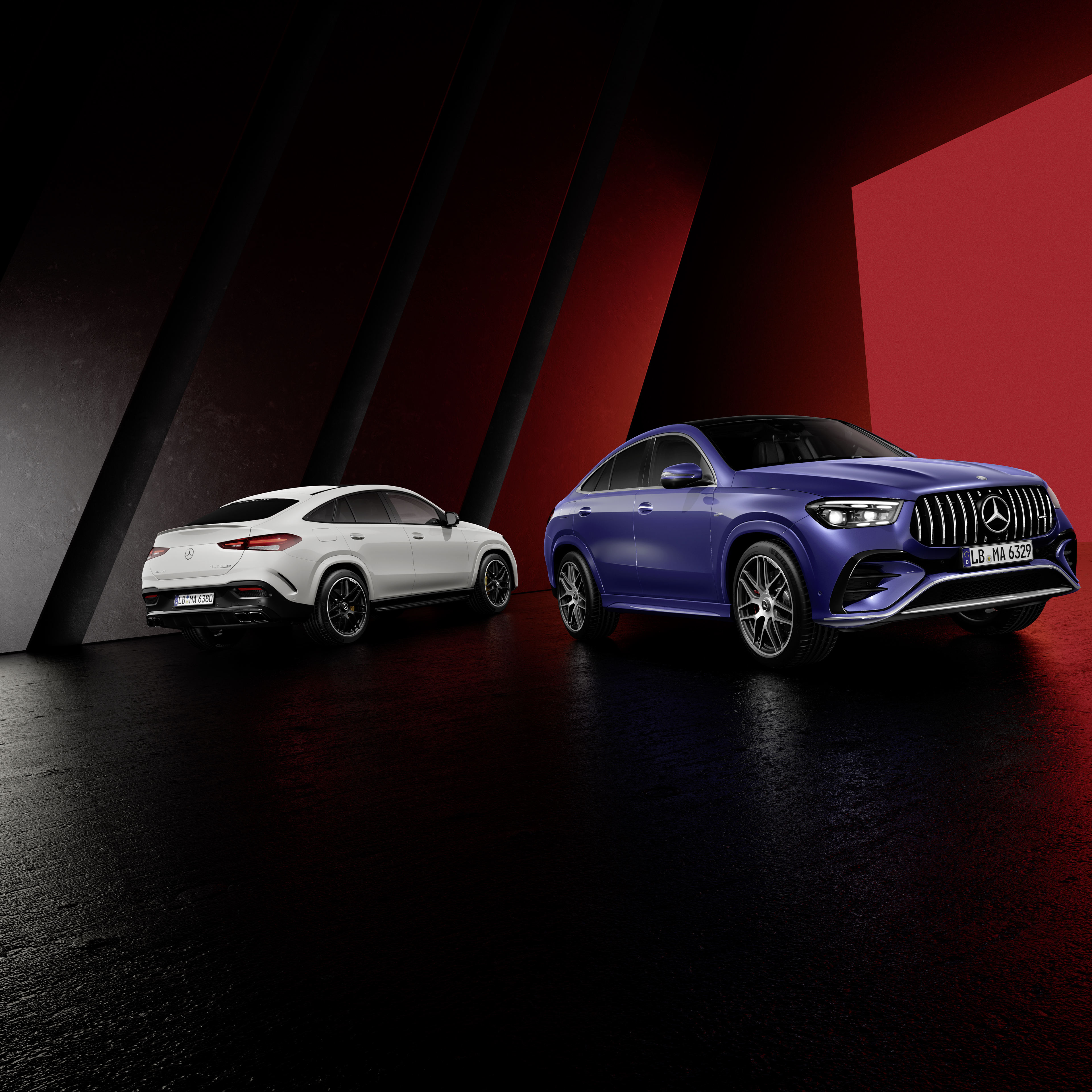 GLE Coupé AMG Performance Edition | Tjänstebilar | Mercedes-AMG Två Mercedes-AMG GLE Coupé AMG Performance Edition modeller sida vid sida
