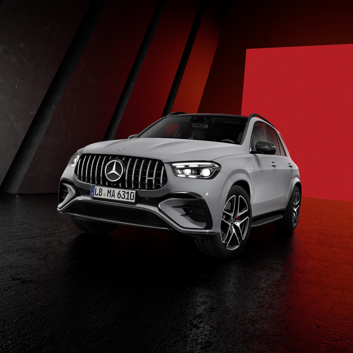 Frontal sidovy av GLE Suv från Mercedes-AMG (eller alla tre suvarna AMG GLE).