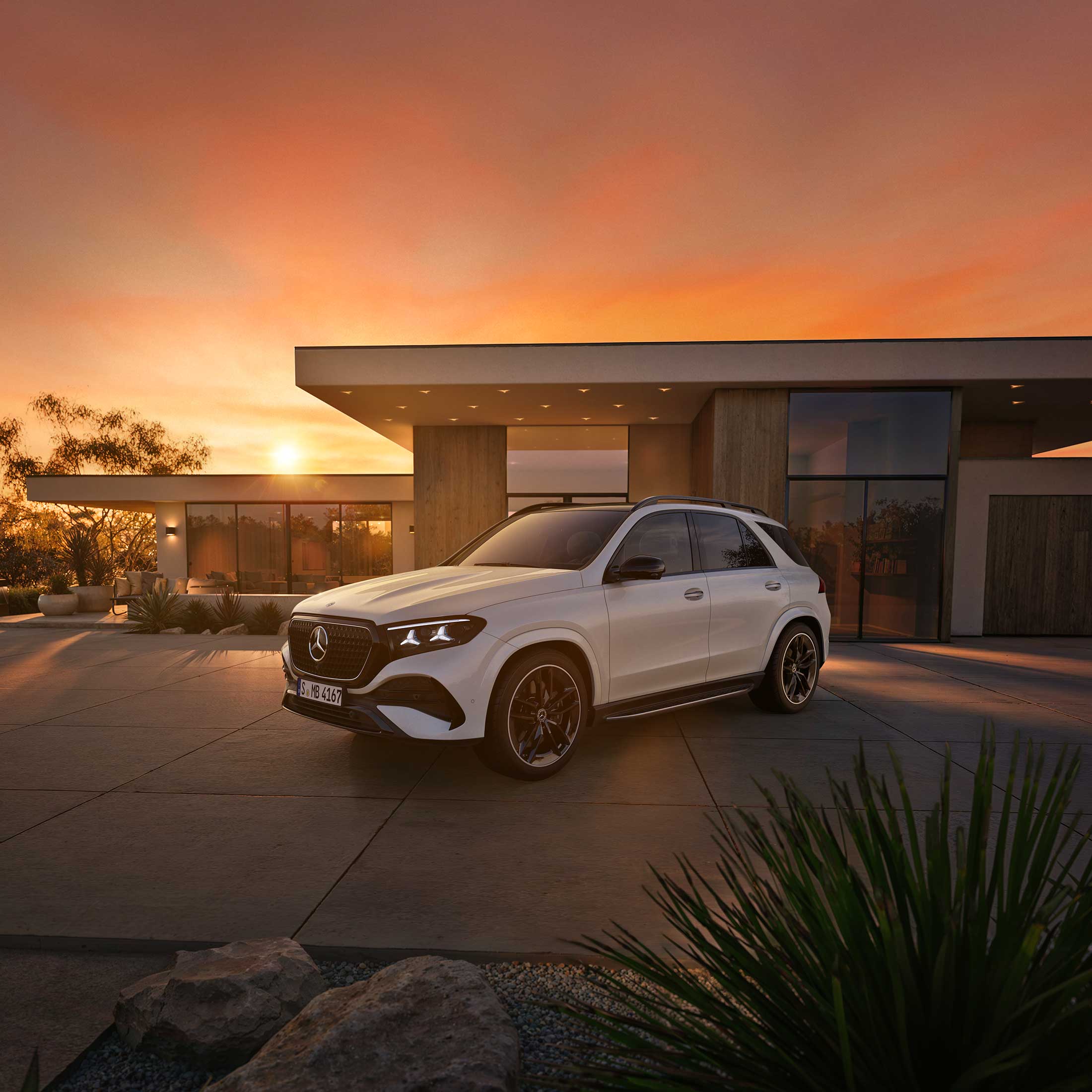 Den nya GLE från Mercedes-Benz parkerad i en uppfart