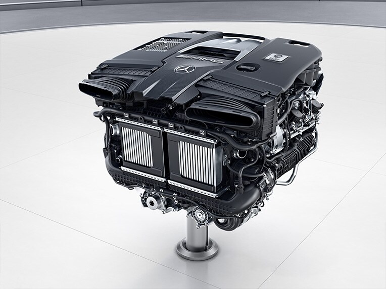 AMG-motorkåpan i kolfiber på GLS 63 4MATIC+ från Mercedes-AMG.