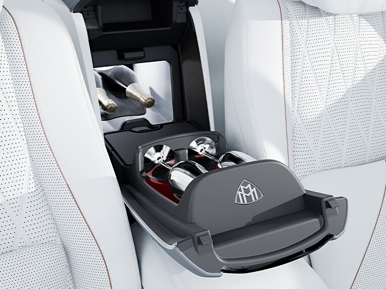 Kylfack i baksätet i Mercedes-Maybach GLS.