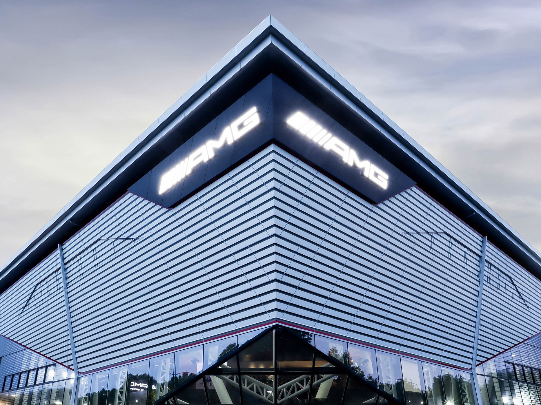 AMG Experience Center-byggnad sedd utifrån