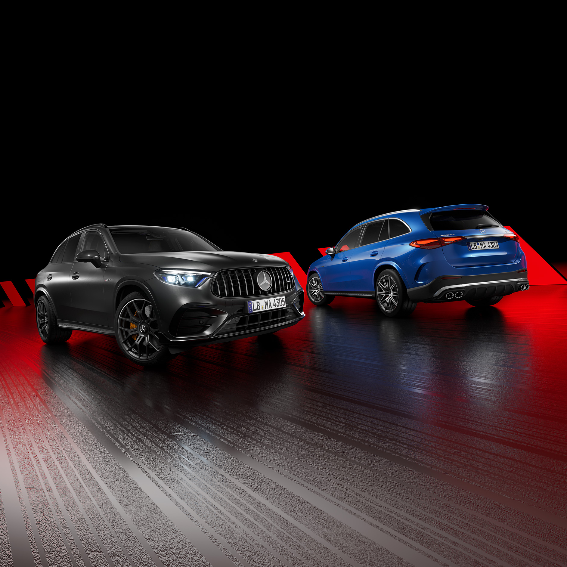 Produktpresentationer och Car Checks | Experiences | Mercedes-AMG En svart och en blå Mercedes-AMG-bil sida vid sida