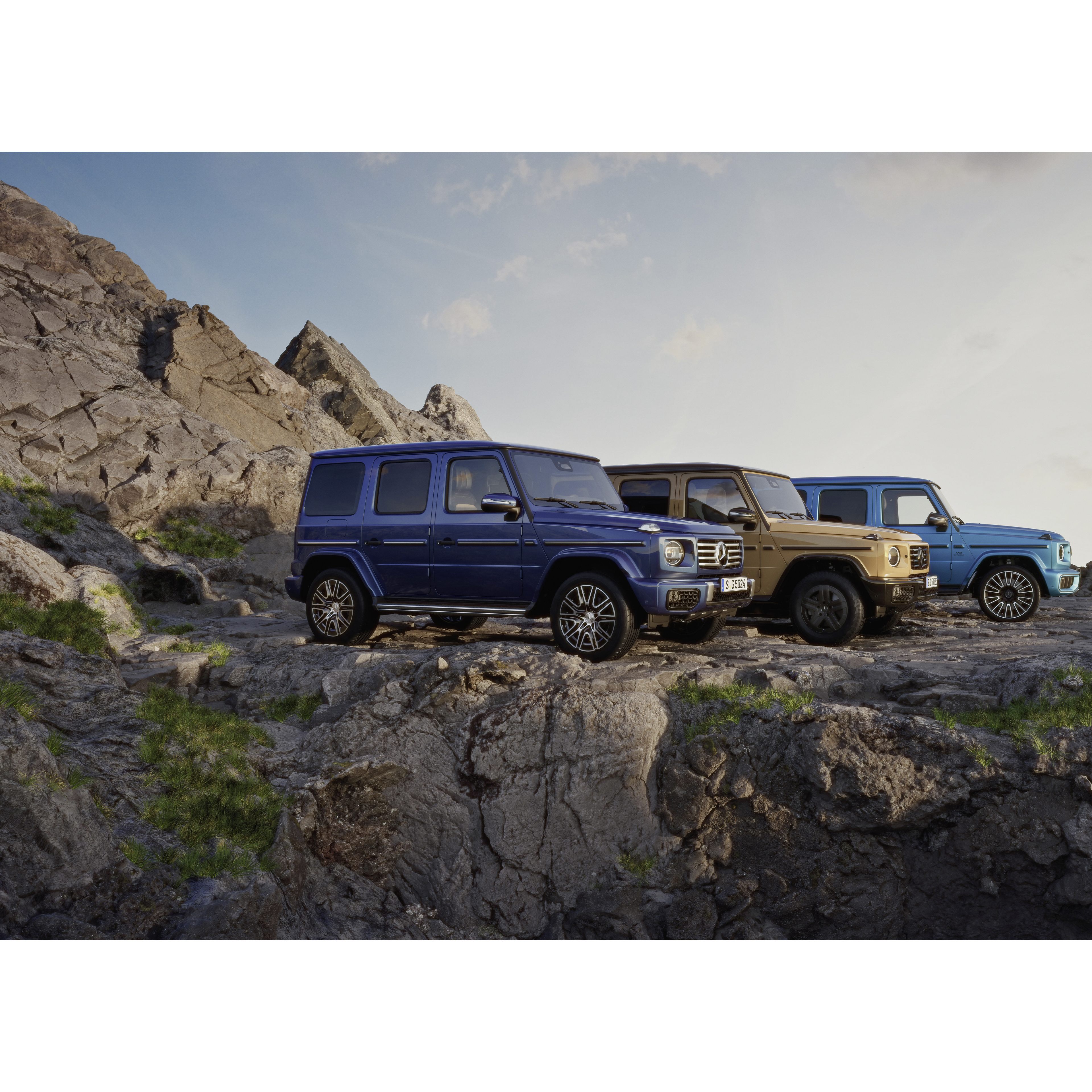G-Klass Brand Area | Mercedes-Benz Mercedes-Benz G-Klass SUV:er på bergstopp.