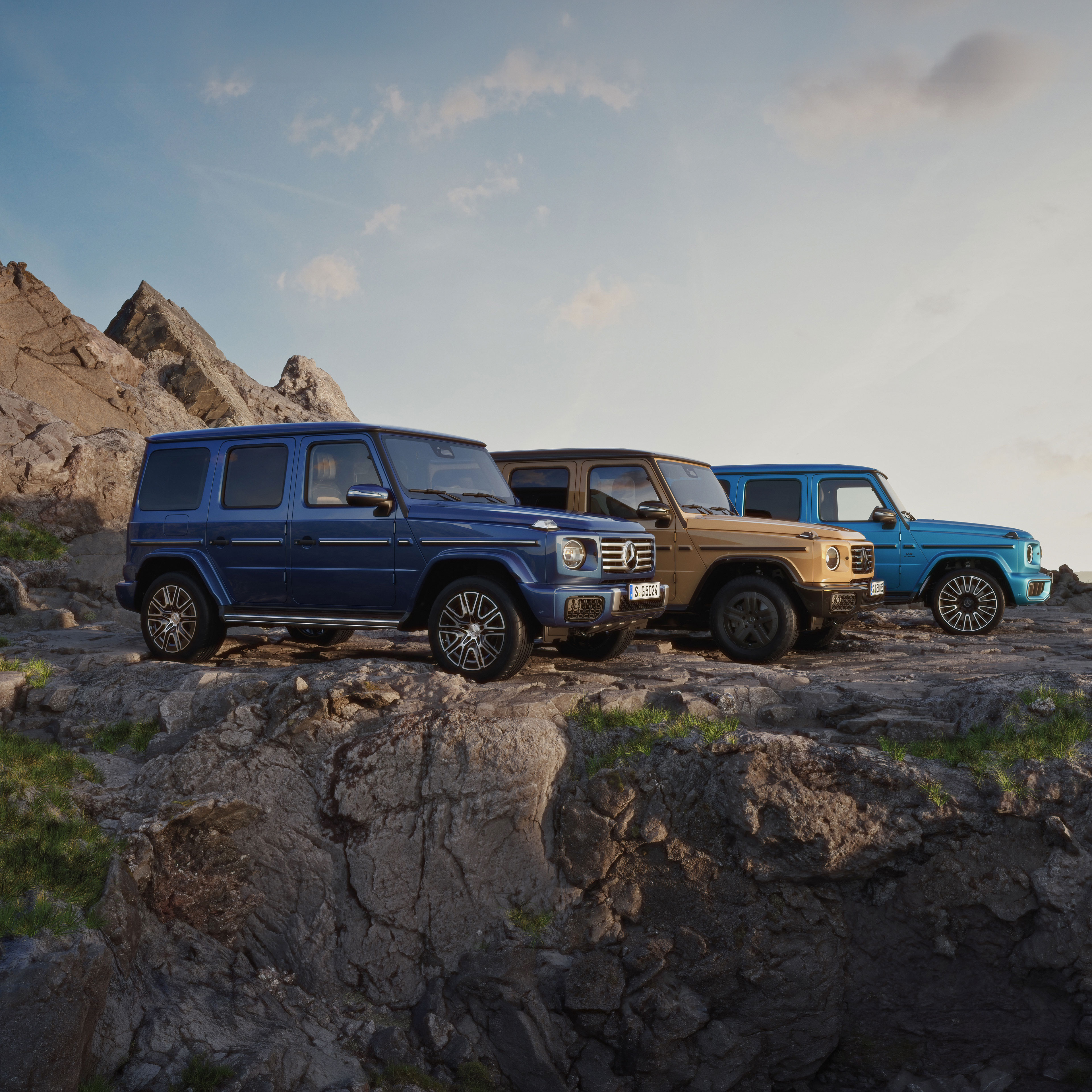 G-Klass Brand Area | Mercedes-Benz Mercedes-Benz G-Klass SUV:er på bergstopp.