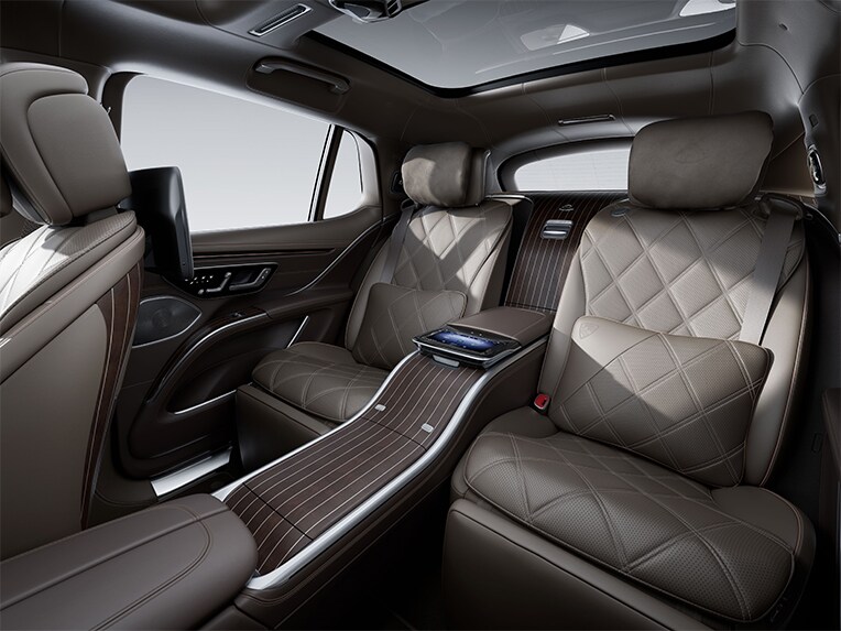 MANUFAKTUR läderpaket i lyxiga Mercedes-Maybach EQS Suv.