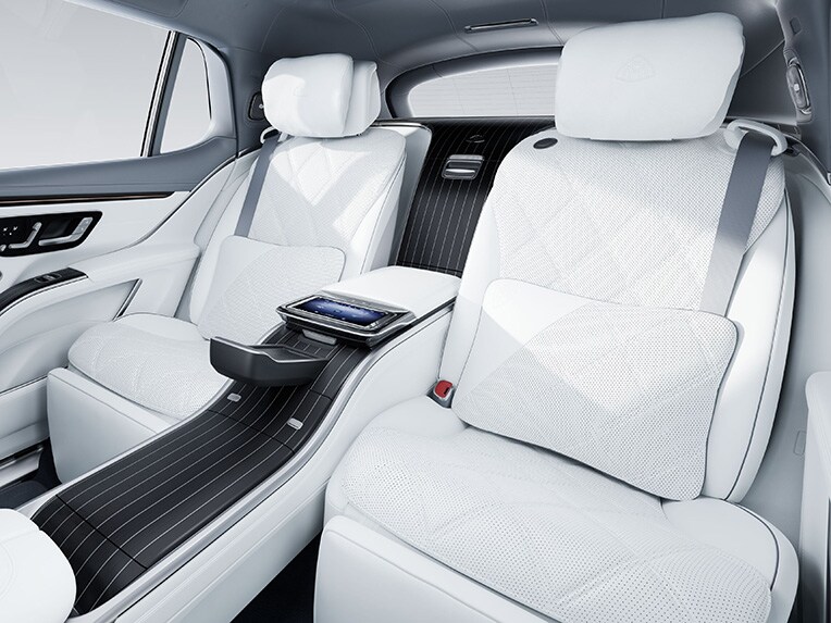 Multikonturstolarna i lyxiga Mercedes-Maybach EQS Suv.