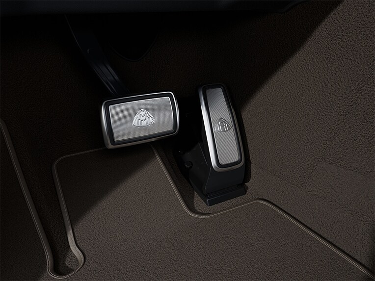 Mercedes-Maybach pedalställ i premiumbilen Mercedes-Maybach EQS Suv.