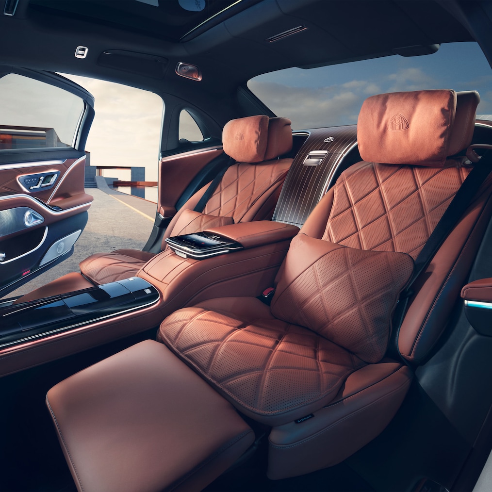 Utrymmet bak i bilen med Executive-säten i S-klass från Mercedes-Maybach.