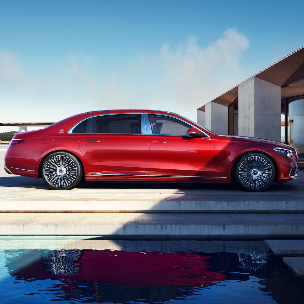 Sidovy av S-Klass från Mercedes-Maybach.