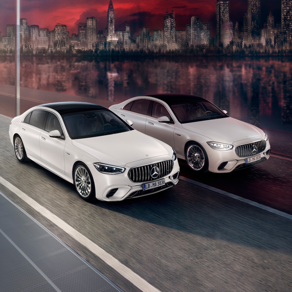 Ännu en dynamisk vy av Mercedes-AMG S 63 E PERFORMANCE (körbild).