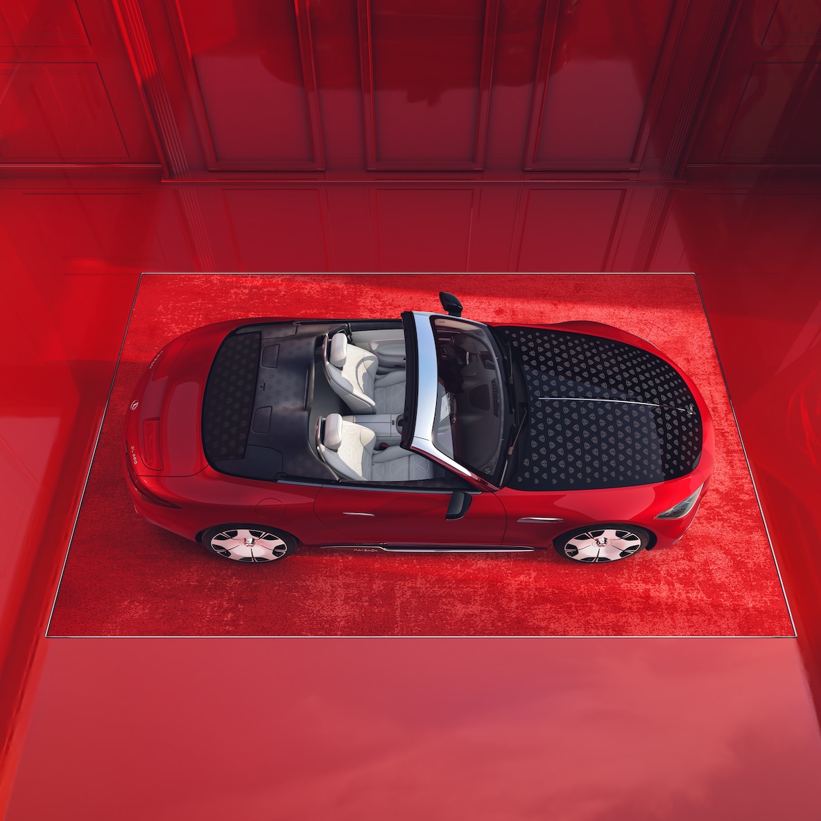 Öppen Mercedes-Maybach SL 680 Monogram Series med designkoncept ”Red Ambience” sedd ovanifrån.