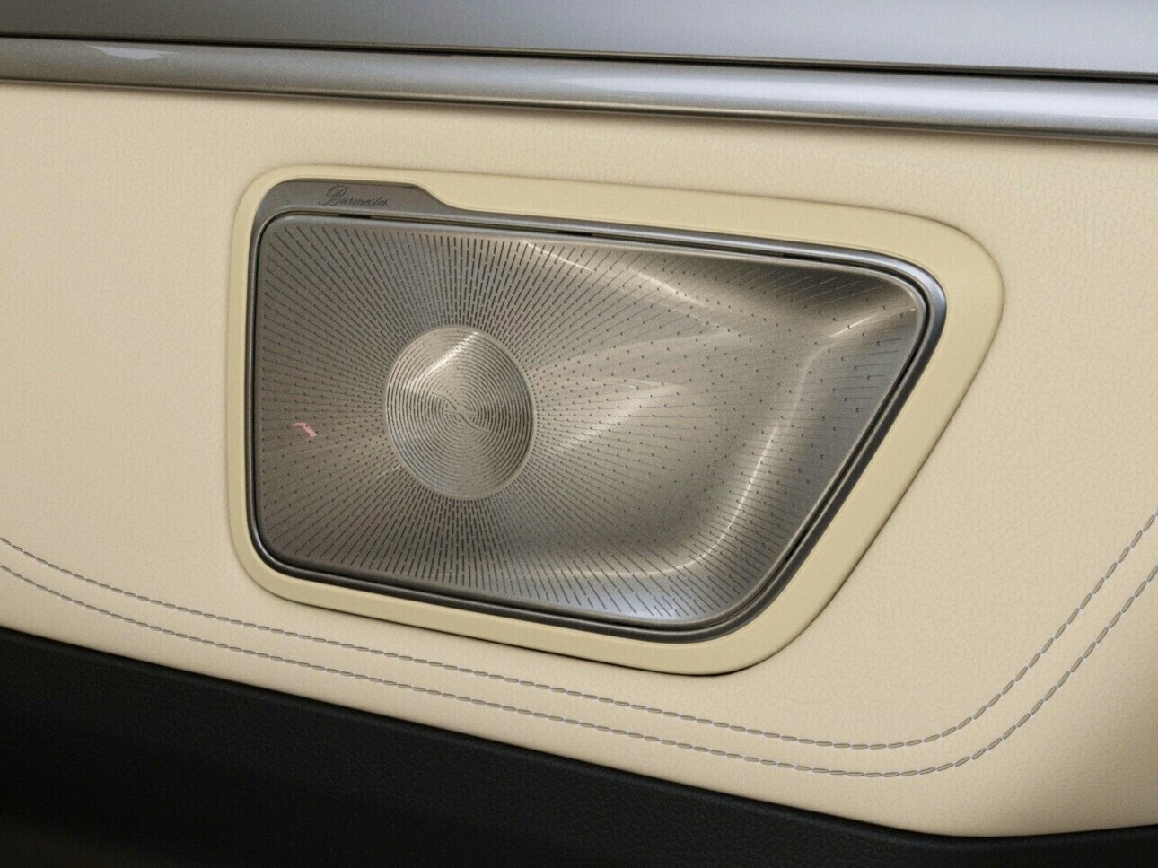 Burmester® Surround Sound System i Mercedes-Benz V-Klass.