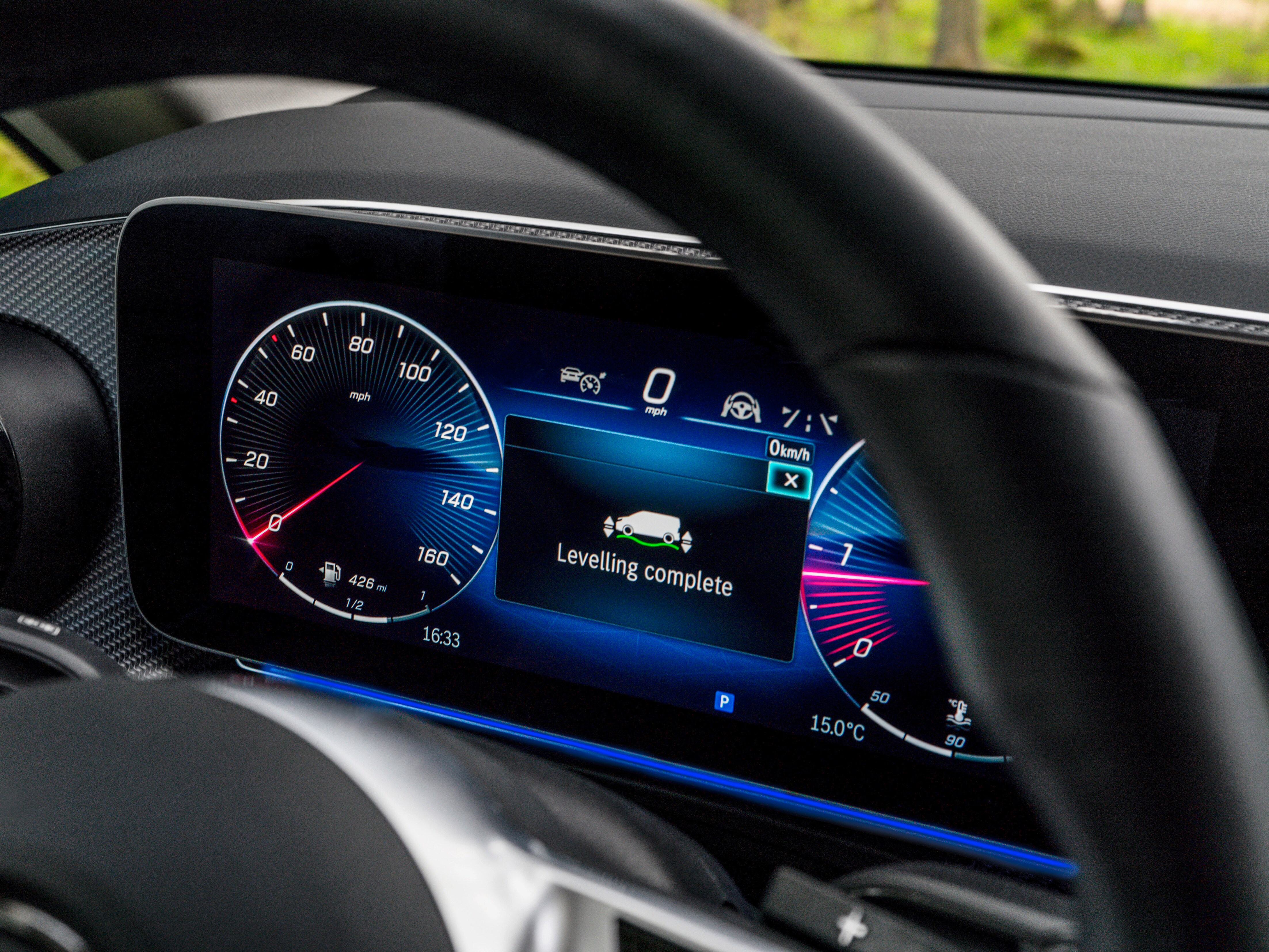 AIRMATIC plus nivåreglering för campingbilar på widescreen-panel på instrumentbrädan i V-Klass Marco Polo