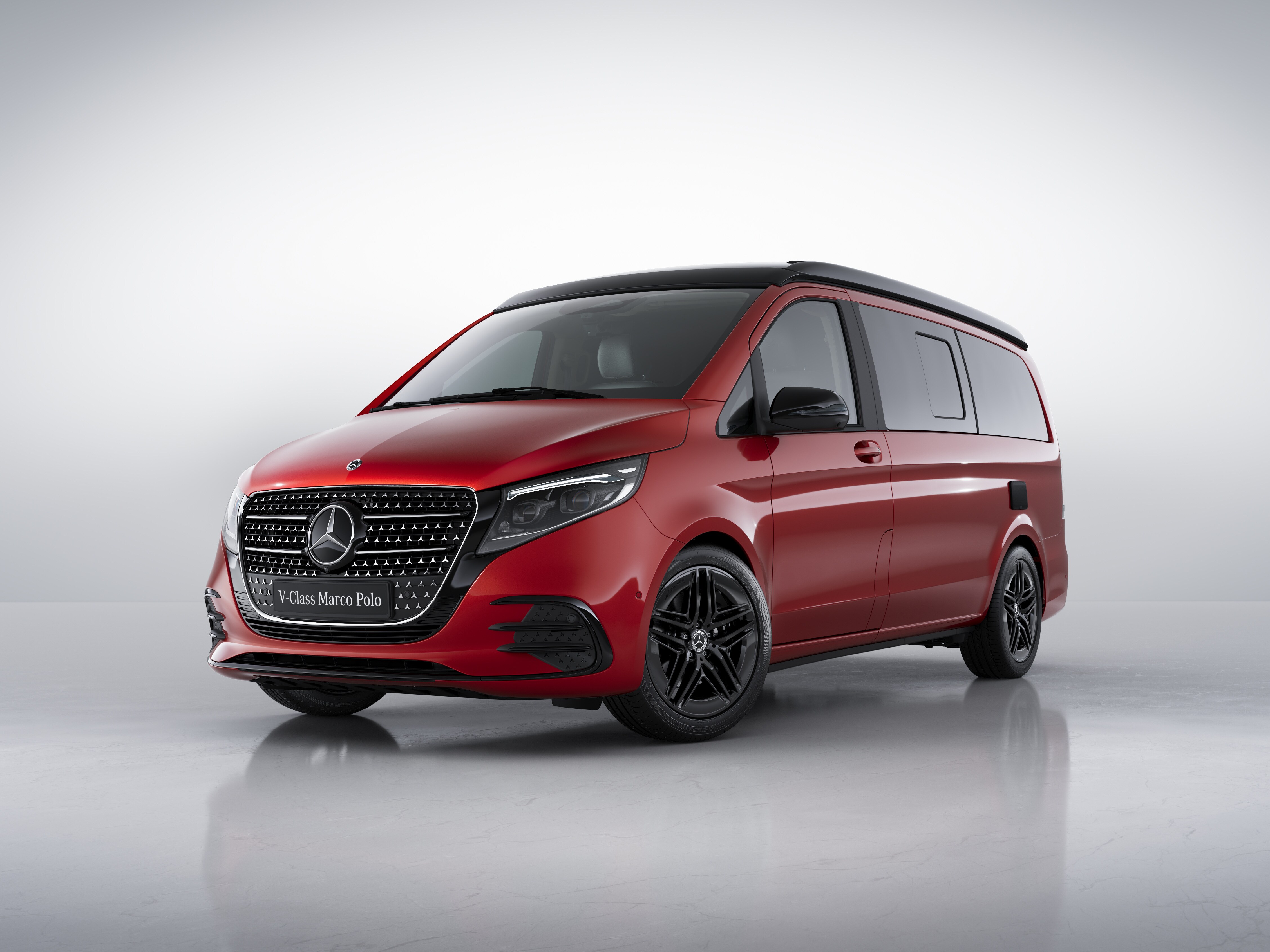Night package uppgraderar exteriören genom svarta designdetaljer och ger bilen en uttrycksfull look.