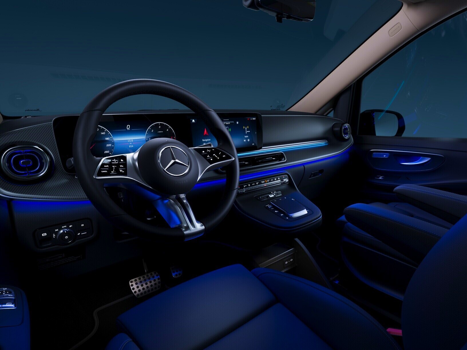 Panelbelysning 64 färger fram och bak i Mercedes-Benz V-Klass.