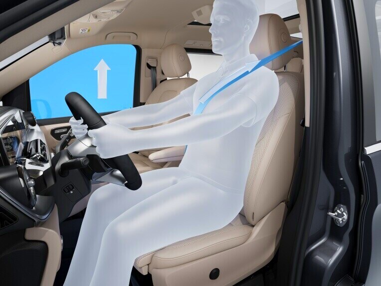 Det förebyggande passagerarskyddssystemet PRE-SAFE® kan känna av kritiska körsituationer i god tid och vidta förebyggande skyddsåtgärder för dem som färdas i bilen.