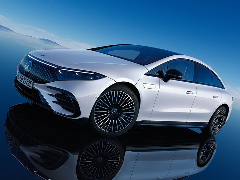 EQS från Mercedes-Benz snett framifrån