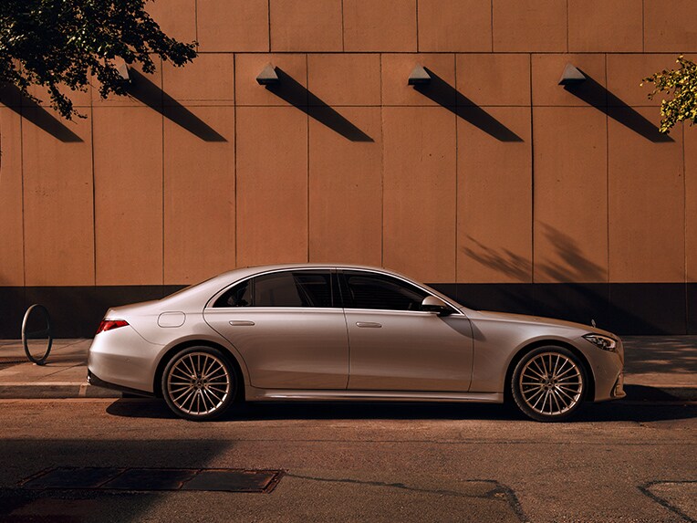 Mercedes-Benz S-Klass från sidan