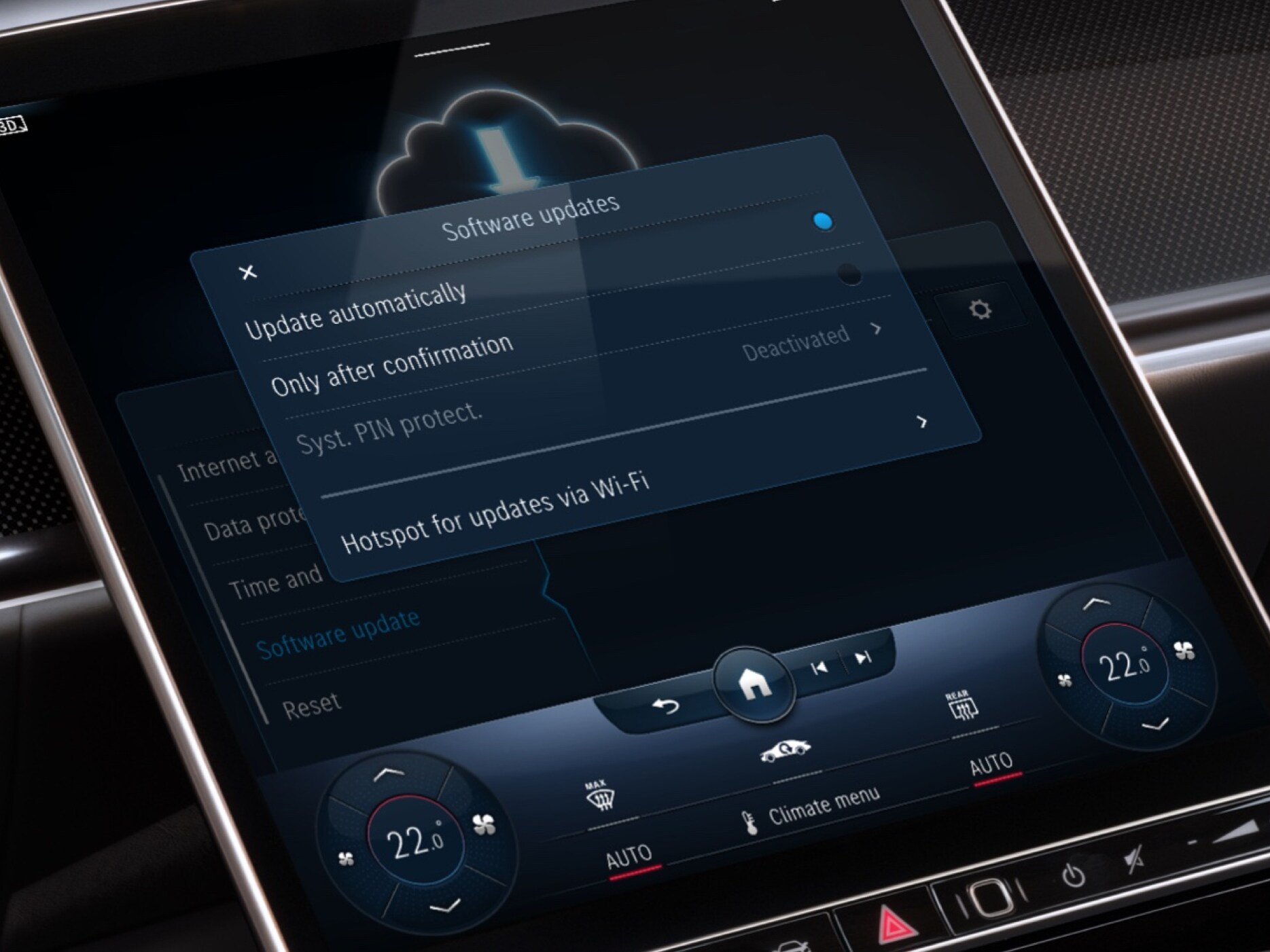 MBUX-skärm visar att navigationskartor uppdateras via Kartuppdatering online.