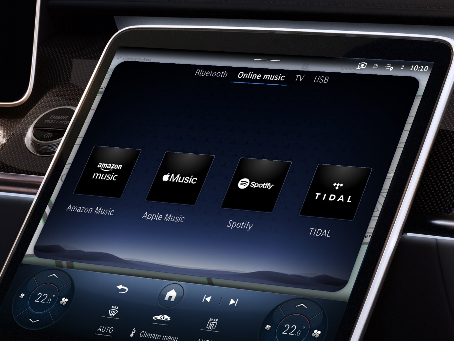 Mercedes-Benz bilens display visar olika leverantörer av onlinemusik.
