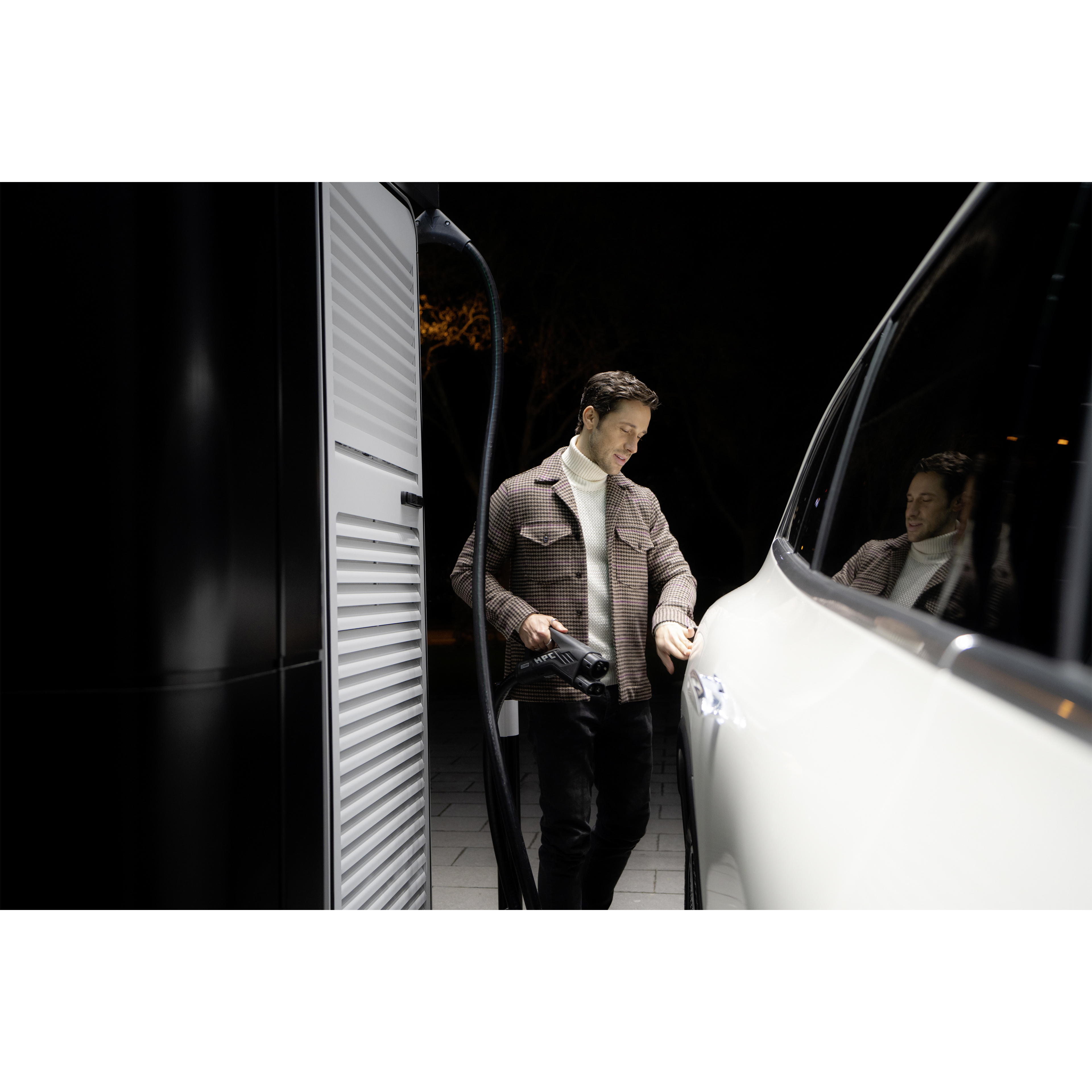 Ladda | Mercedes-Benz Laddningslösningarna för din Mercedes-Benz.