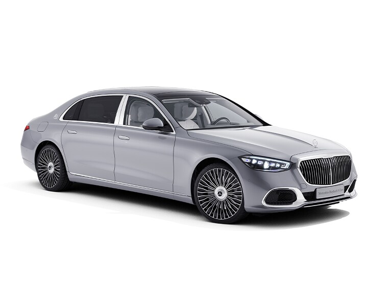 Grå Mercedes-Maybach S-Klass snett framifrån