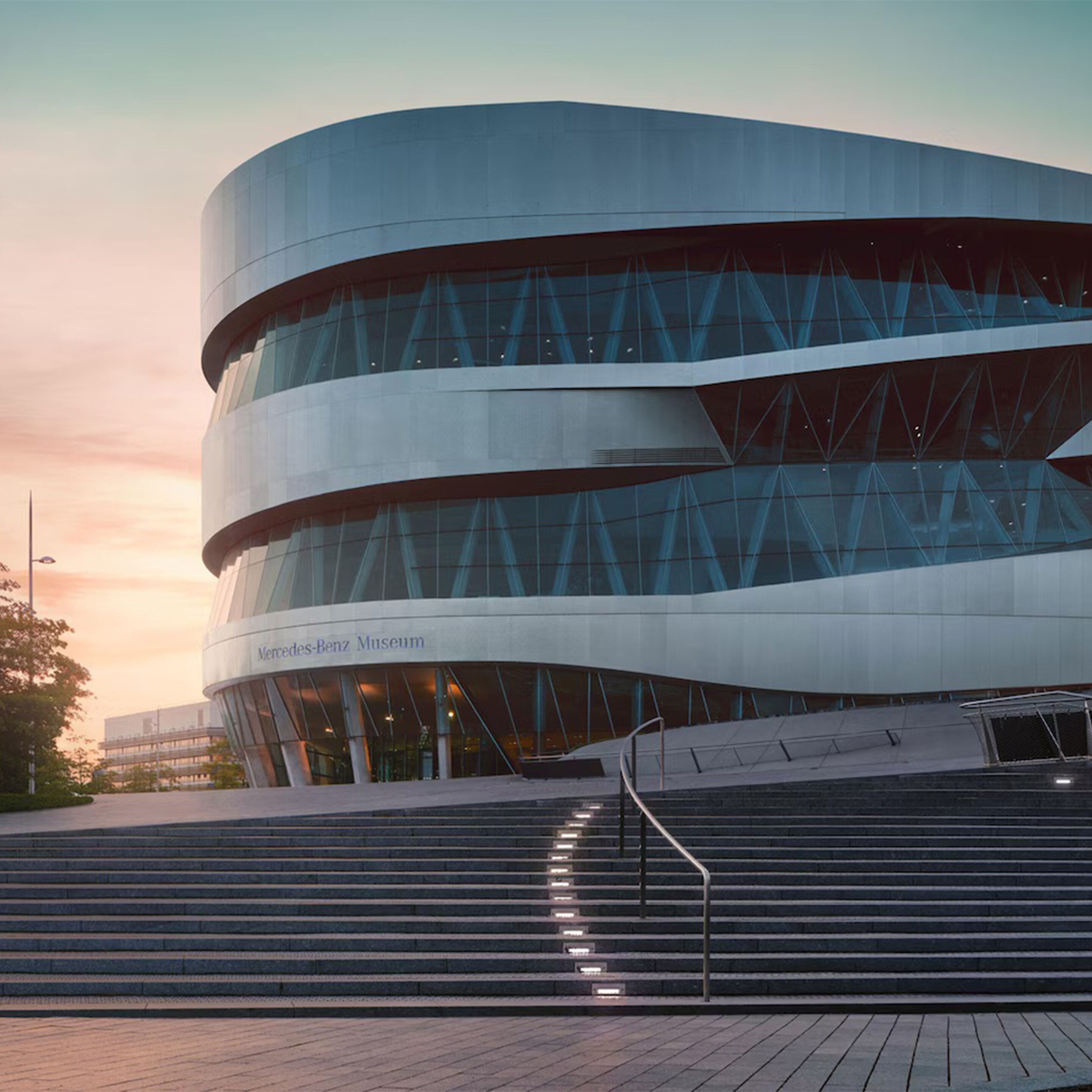 Exteriör vy av Mercedes-Benz Museum i Stuttgart.