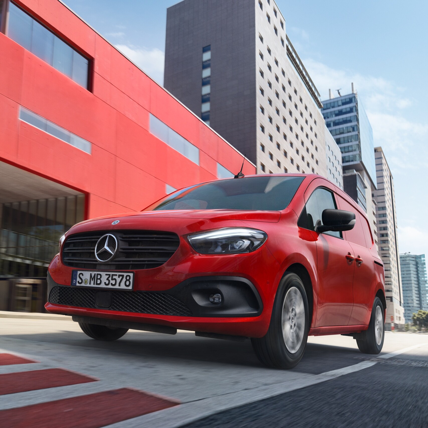 Mercedes-Benz Citan skåpbil i arbete.