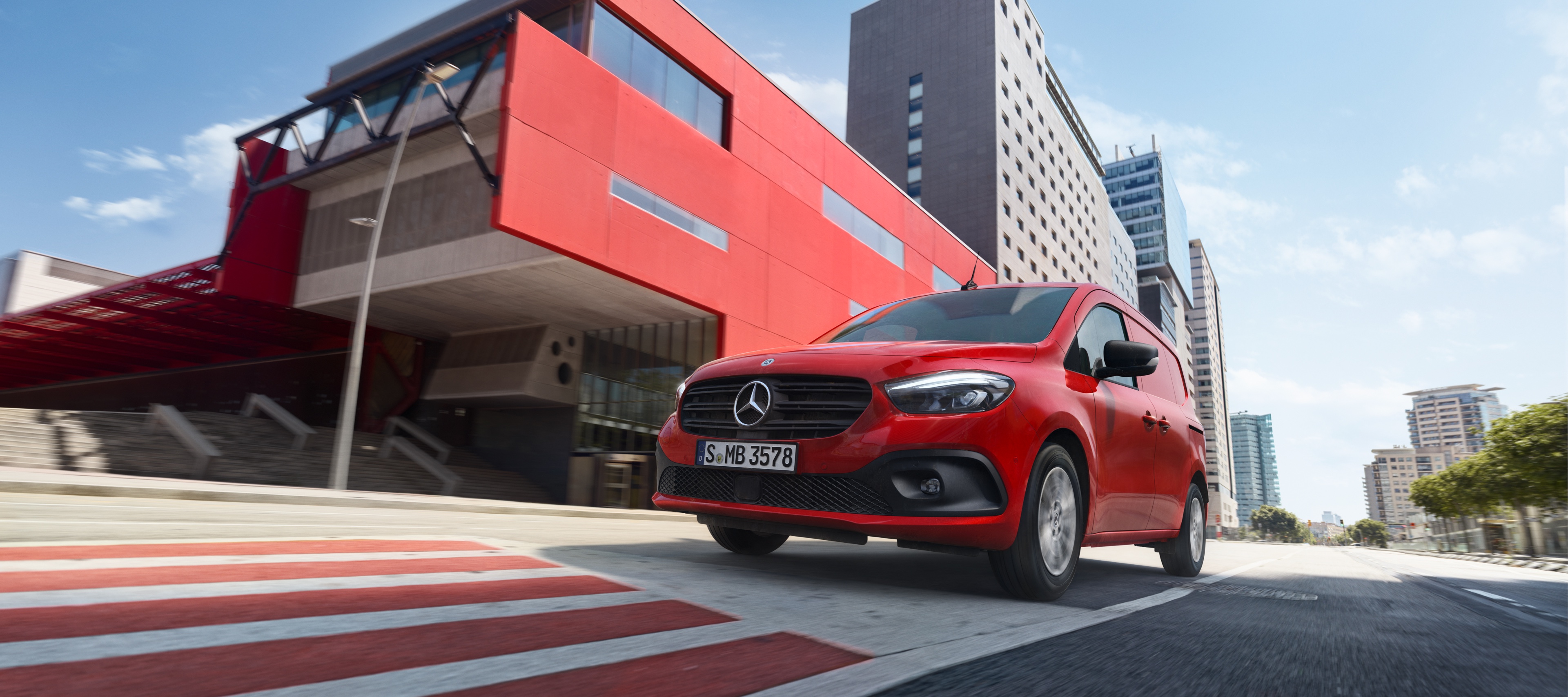 Citan skåpbilar | Mercedes-Benz Transportbilar Citan skåpbilar kör på väg
