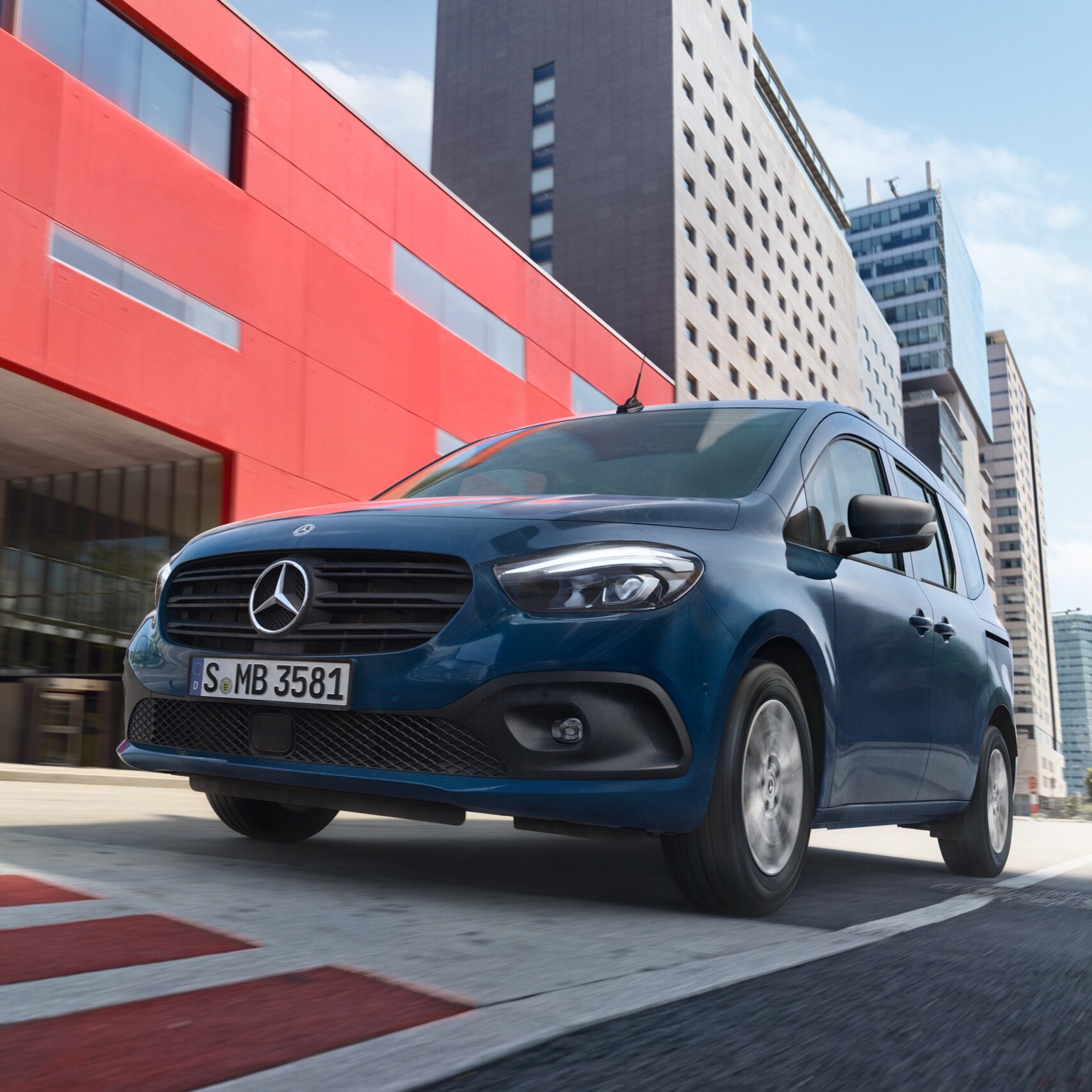 Mercedes-Benz Citan Tourer transporterar passagerare.