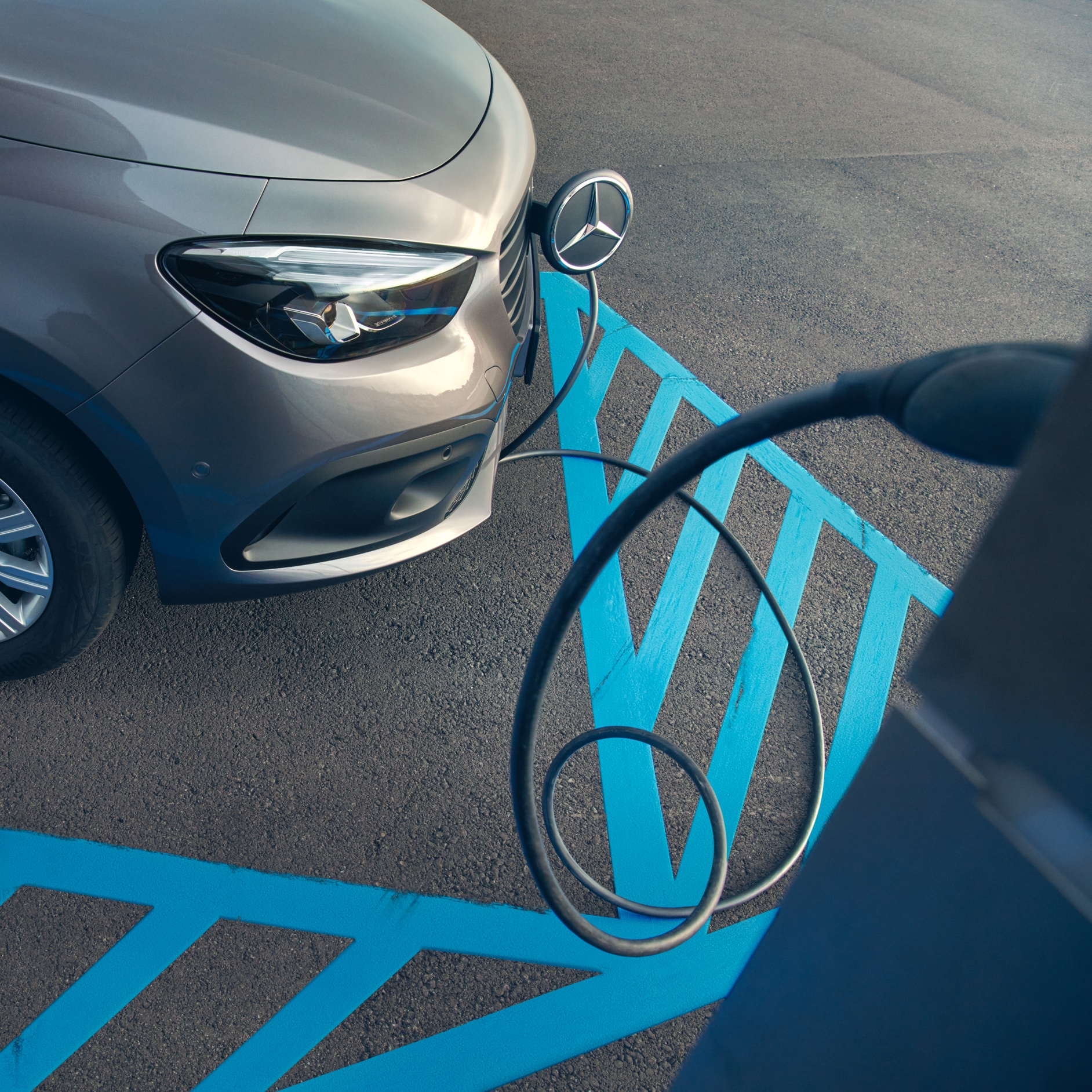 eCitan Tourer | Mercedes-Benz Mercedes-Benz eCitan Tourer som laddas.