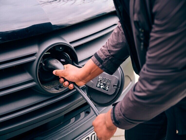 Mercedes-Benz eSprinter Chassi med isatt laddkabel