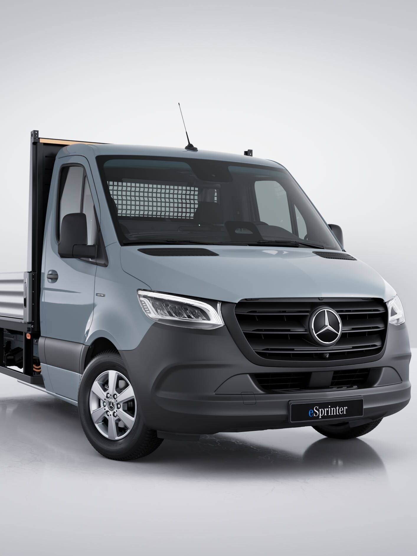 Mercedes-Benz eSprinter Flakbil sedd framifrån