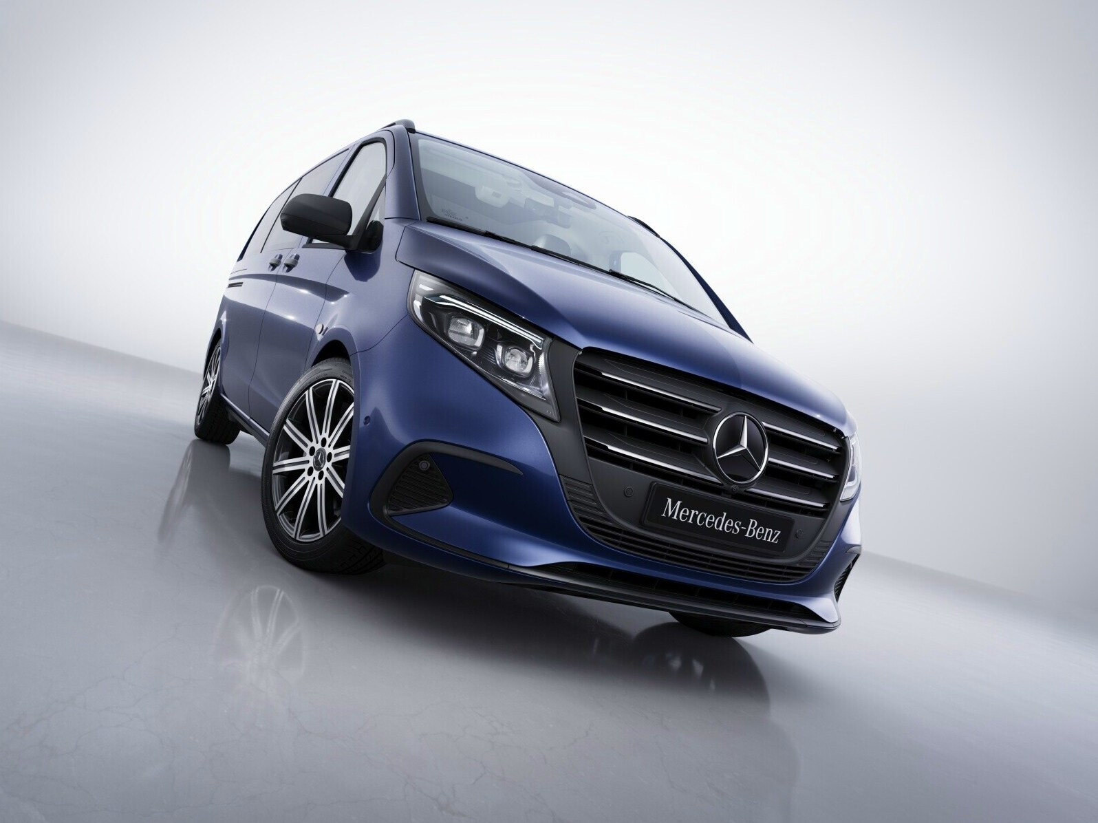 Mercedes-Benz Vito 4x4 sedd snett framifrån