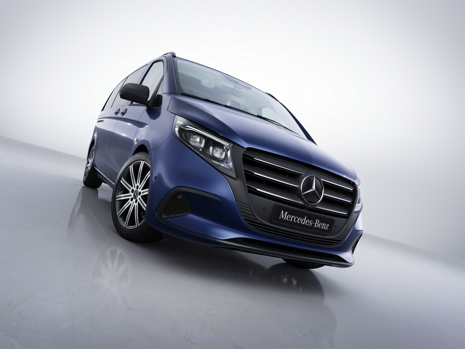 Vito 4x4 | Mercedes-Benz Transportbilar Mercedes-Benz Vito 4x4 sedd snett framifrån