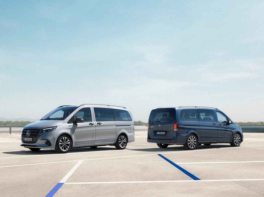 Vito Tourer och eVito Tourer står på en parkeringsplats.