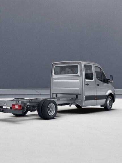 Sprinter Chassi från Mercedes-Benz sedd snett bakifrån