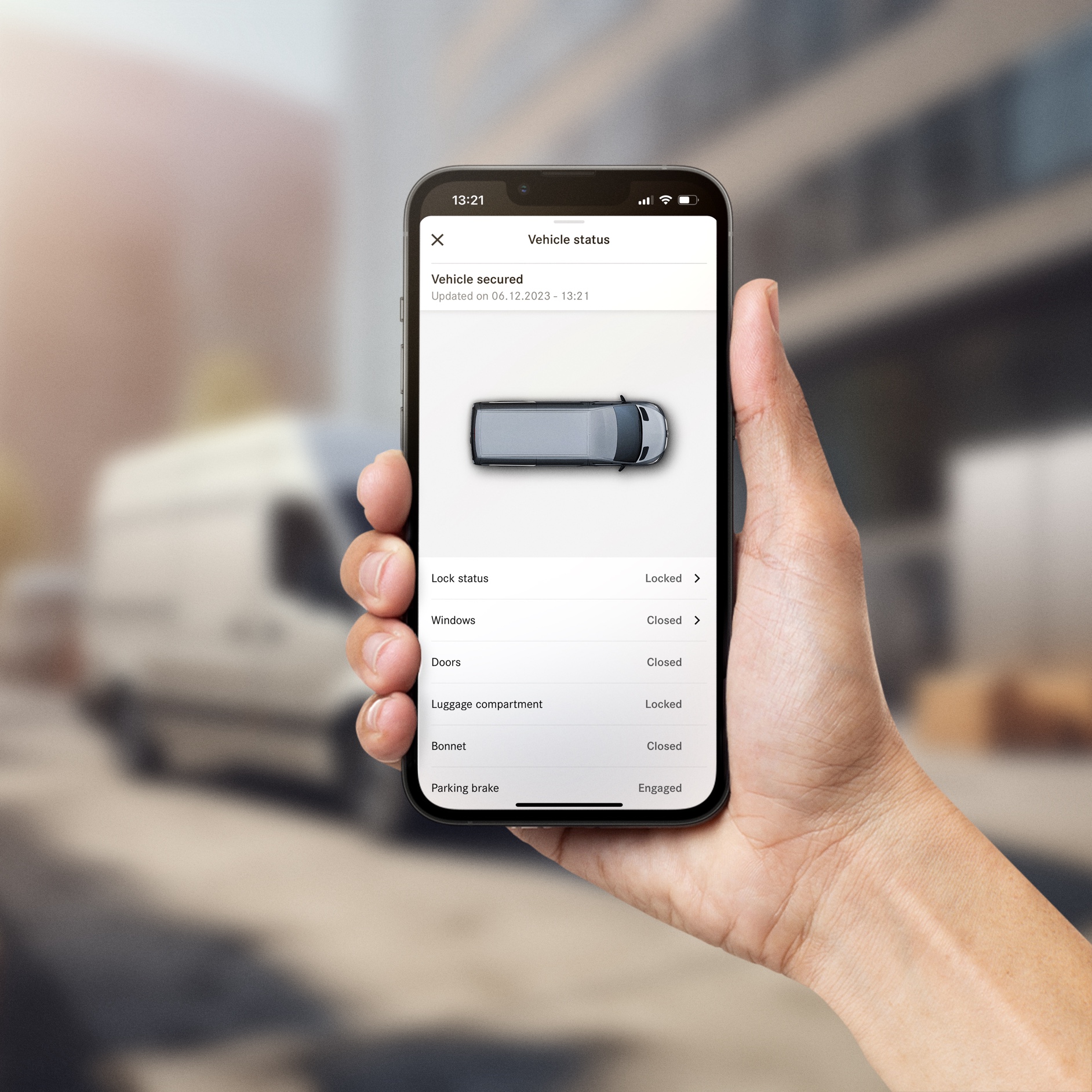 Mercedes-Benz digitala tjänster | Sprinter Skåpbil | Mercedes-Benz Transportbilar Telefon visar digitala tilläggsfunktioner för Mercedes-Benz transportbil
