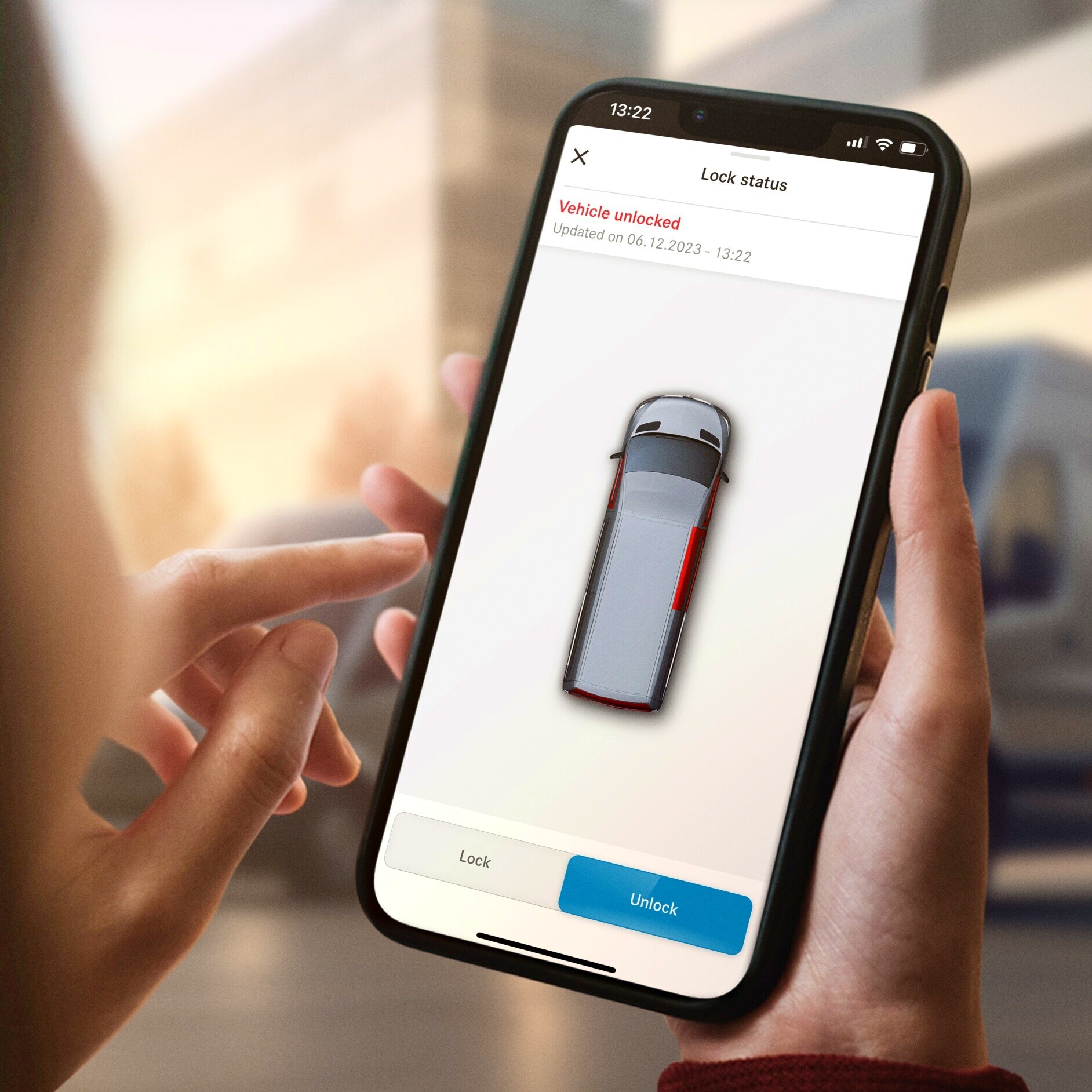 Mercedes-Benz digitala tjänster | Sprinter Tourer | Mercedes-Benz Transportbilar Telefon visar digitala tilläggsfunktioner för Mercedes-Benz transportbil