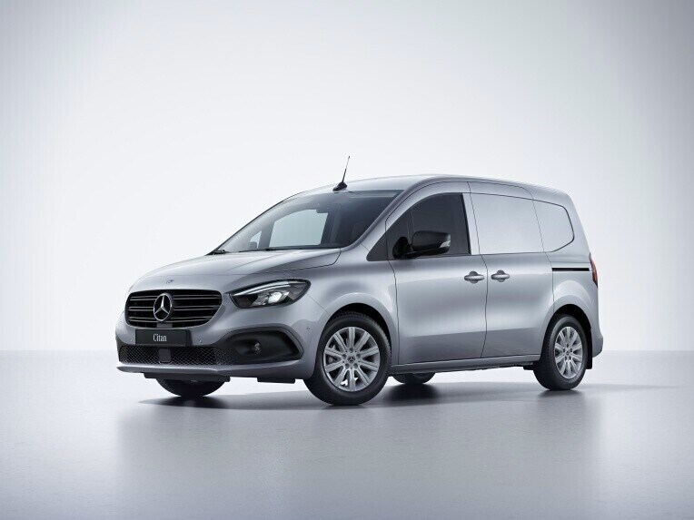 Mercedes-Benz Citan Skåpbil sedd snett framifrån