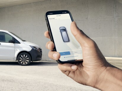 Visning av Mercedes-Benz fjärrfunktioner via digitala tjänster på smartphone