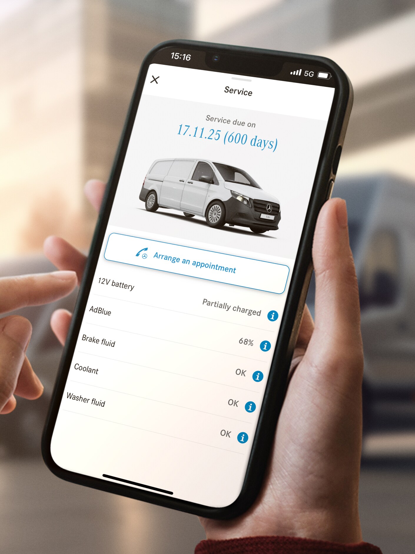 Funktionen Administration av servicearbete från Mercedes-Benz på en smartphone
