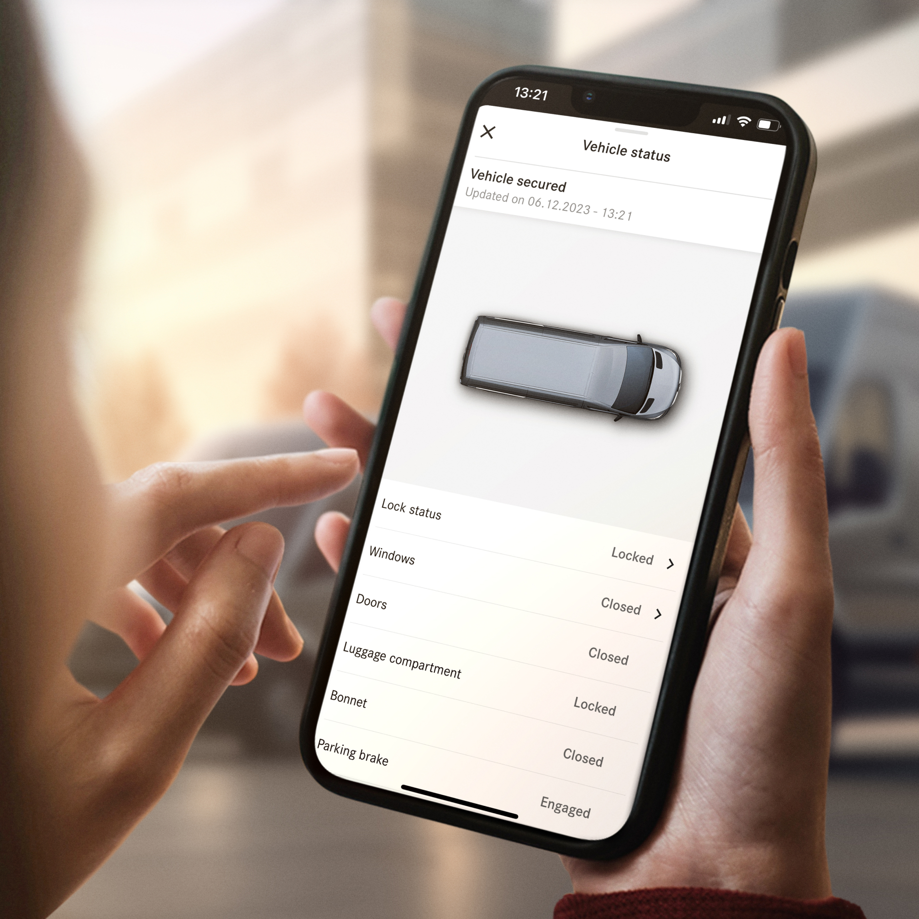 Fordonsstatus | Digitala tjänster | Mercedes-Benz Transportbilar Fordonsstatus kontrolleras i Mercedes-Benz-appen på smartphone