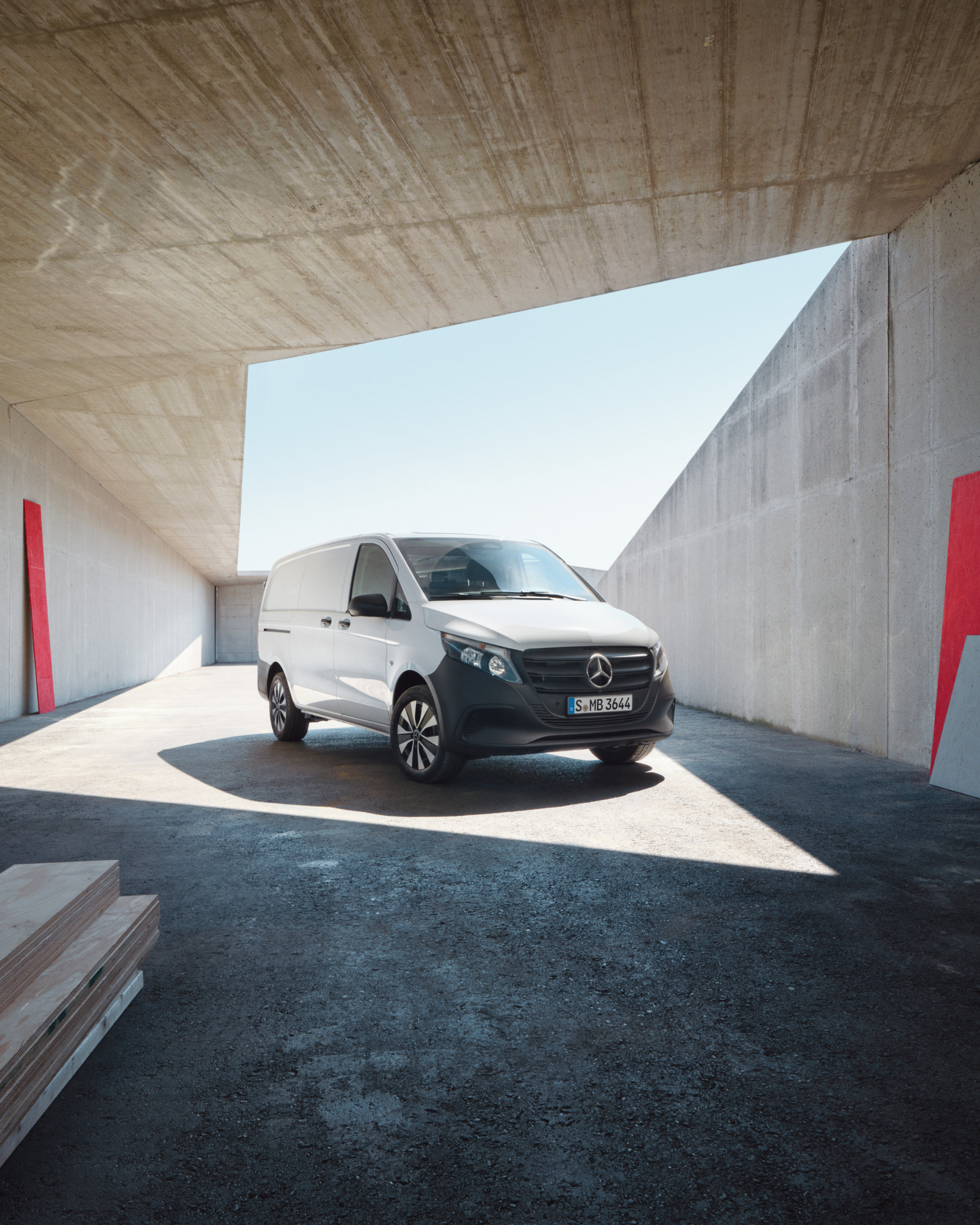 Vito Skåpbil | Mercedes-Benz Transportbilar En Mercedes-Benz Vito Skåpbil på en byggarbetsplats