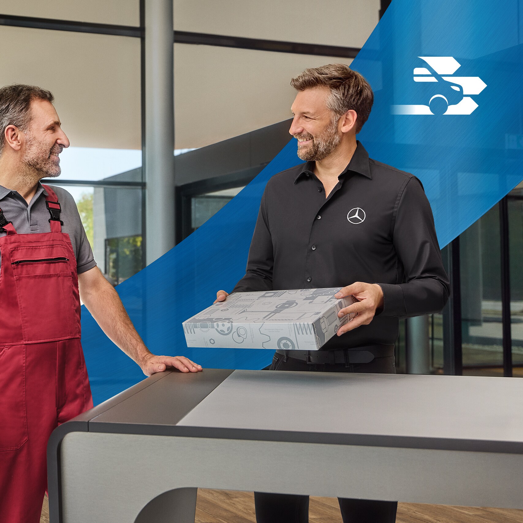 Mercedes-specialist diskuterer reservedele. Blåt bølgebånd i baggrunden.
