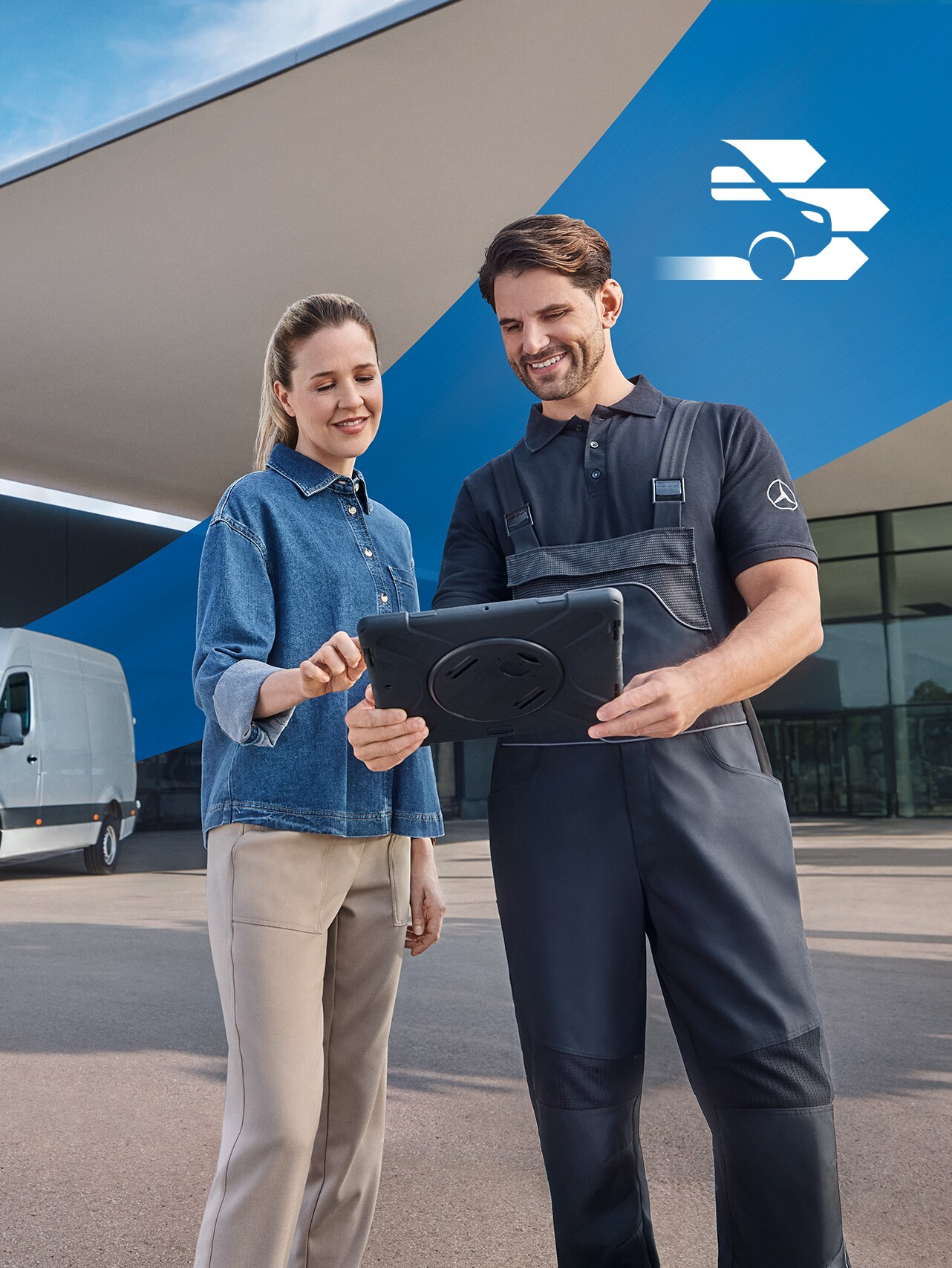 Två personer framför en återförsäljaranläggning – omfattande nyttofordonsservice för Mercedes-Benz kunder.